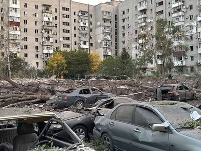Там, где раньше кипела жизнь, теперь остались лишь руины: жуткие кадры из Кременчуга после атаки