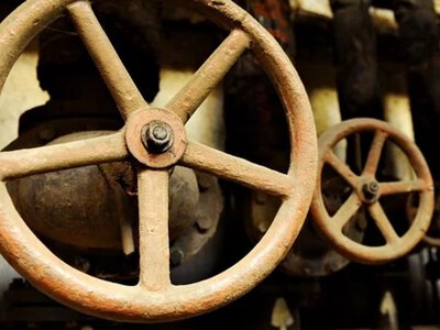 В России не смогли начать отопительный сезон из-за износа коммунальных сетей