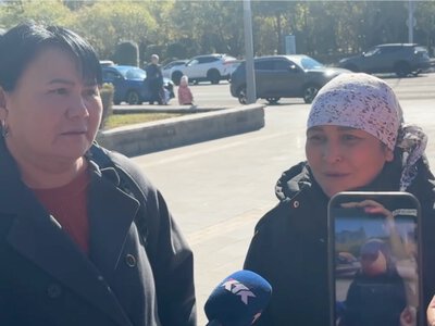 Родители выехавших в Россию на заработки и завербованных там в армию казахстанцев пришли в МИД