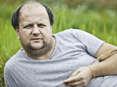 Известный певец Виктор Бронюк впервые за долгое время показал жену и трогательно поздравил ее с днем рождения
