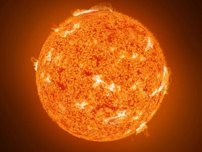 Мощный удар из космоса: к Земле приближается облако плазмы после вспышки на Солнце