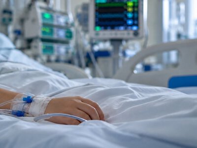  В Актау умер 9-летний мальчик после отравления домашней копченой рыбой 