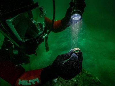 Первый в истории: археологи обнаружили в Средиземном море перстень с Александрийским маяком