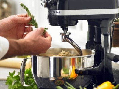 Что он реально умеет и что сейчас модно готовить в 2025 году: Кухонный комбайн