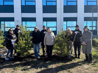 В АСТАНЕ НА АЛЛЕЕ «АСЫЛ ҚАДАМ» ВЫСАДИЛИ ДЕРЕВЬЯ В ЧЕСТЬ ДНЯ ДОНОРСТВА