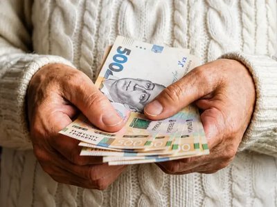 Части украинцев будут выплачивать по 500 гривен денежной помощи в месяц: как получить