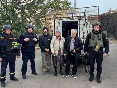В Донецкой области спасатели эвакуировали 17 человек из опасных территорий