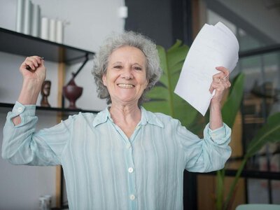 Работающим пенсионерам могут сократить выплаты: что нужно знать