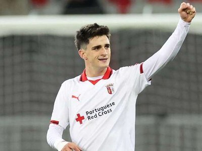 “O, futbolçulardan çox şey tələb edir, məşqdən başgicəllənmə ilə ayrılırdım”