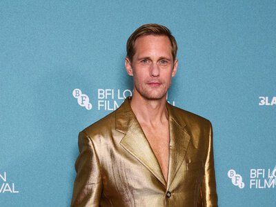 Александр Скарсгард вийшов на прем’єру у золотому Saint Laurent і прозорих туфлях, які затьмарили костюм (фото)