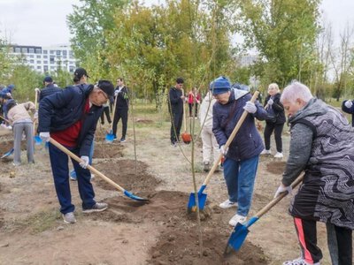  Около 400 тысяч жителей приняли участие в осеннем экологическом месячнике в Астане 