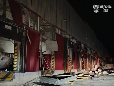 россияне ударили по почтовой логистике в Одесской области и многоэтажке в Харькове