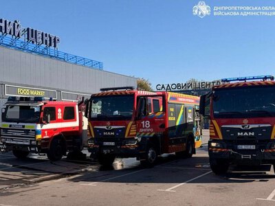 В результате вражеской атаки в пригороде Днепра загорелся ТЦ
