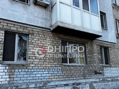 В результате вражеской атаки в Днепре есть погибший, повреждены дома: кадры