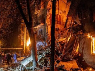 Массированная атака на Харьков: разрушен подъезд многоэтажки, погибли два человека, есть пострадавшие
