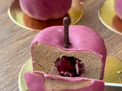 Корпусная вишня: как собрать эффектный десерт из брауни, вишневого геля и шоколадного мусса