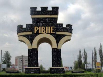 В Ровно российский дрон попал в здание учебного заведения: есть пострадавшие