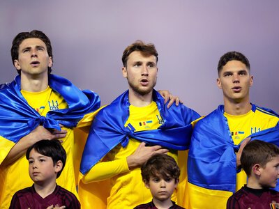Забарный устроил разбор полетов в раздевалке после поражения от Венгрии – партнерам досталось
