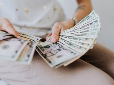 Доллар, депозит или ОВГЗ: где украинцам выгоднее хранить сбережения