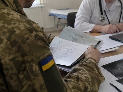 Дистанционная ВЛК для военных за границей: Минобороны ввело новые правила