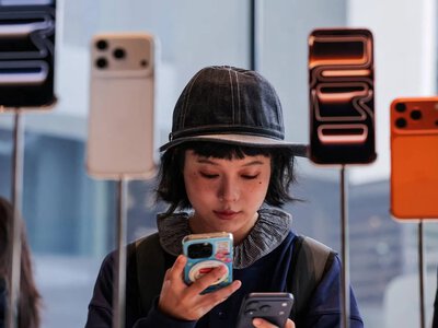 Мировой рынок смартфонов упал до 14-летнего минимума: лидируют Samsung и Apple