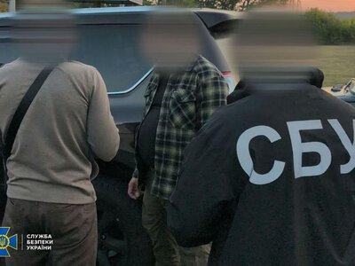 Угрожал и вымогал деньги: СБУ задержала бывшего судью, который едва не сорвал строительство для ВСУ