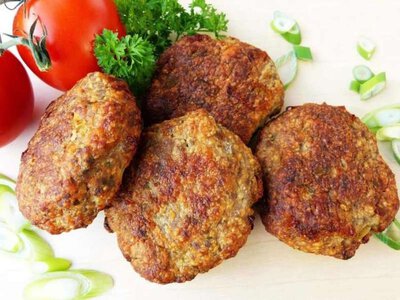 Сочные, ароматные и в разы дешевле: как приготовить идеальные котлеты без грамма мяса
