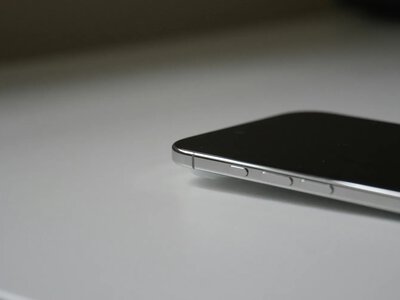 Поставки смартфонов в мире обрушились до минимума за 14 лет