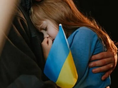 Ребенок пострадал из-за войны: кто может получить статус и какие льготы он дает