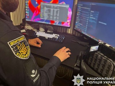 Подделывали голоса и крали деньги: в Украине впервые объявили о подозрении в создании мошеннического колл-центра