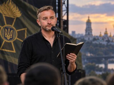 Сергій Жадан написав вірш для благодійного проєкту: його розділили між чотирма банками напою