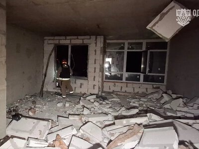Вечером россияне ударили по многоэтажке в Одессе (фото)