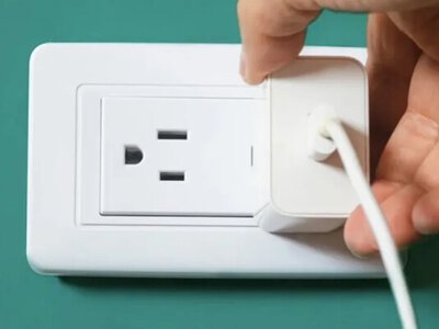 Зарядное устройство становится горячим: когда это безопасно, а когда нужно немедленно действовать