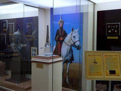 Ученые Марғұлан университета исследуют тайну древнего головного убора
