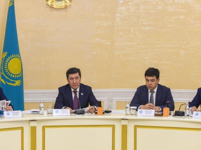  Председатель Халық Кеңесі обсудил с общественностью Уральска поддержку молодежи и гражданское единство 