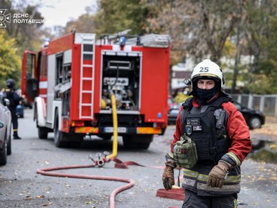 В Полтаве в результате вражеской атаки пострадали три человека, повреждены школа и жилые дома