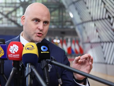Пейте меньше пива: премьер Латвии предложил ЕС способ покрыть расходы на помощь Украине