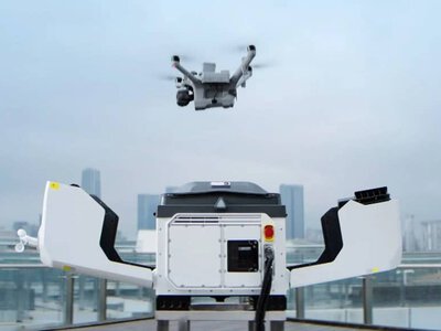 DJI Dock 4 автоматически меняет аккумулятор дрона за 25 секунд и поддерживает полеты почти без перерывов