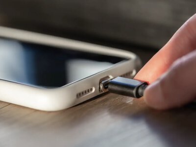 Как зарядить телефон без света: 5 простых способов во время блэкаута