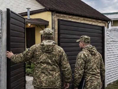 Имеют ли право работники ТЦК заходить в частный двор или в квартиру: разъяснение законодательства и Омбудсмана