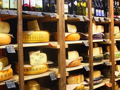 Сеть Сырное королевство закрывает все магазины в Украине: заявление компании