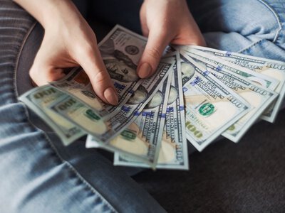 Как наладить отношения с деньгами и преодолеть психологические барьеры
