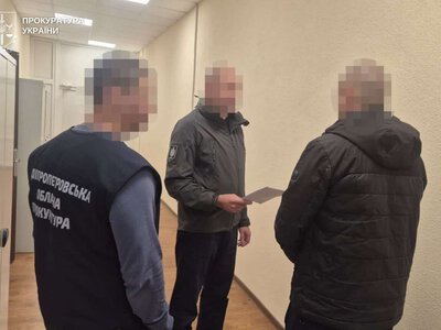 Били, стреляли и угрожали: троих полицейских из Днепропетровщины подозревают в разбойном нападении
