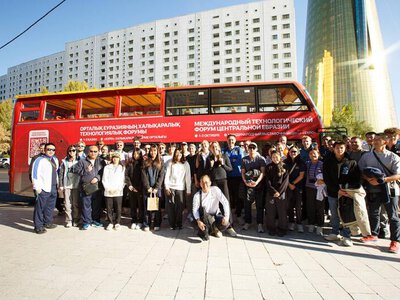 Зарубежные участники Кубка мира по плаванию познакомились с достопримечательностями Астаны