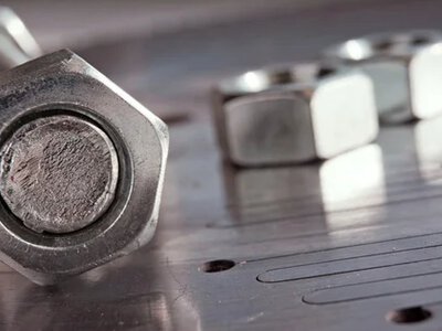 Украина отменила антидемпинговые пошлины на стальные крепления из Китая