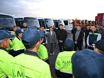 Аким Алматы проверил оснащение обновленной базы «Алматы Тазалық»