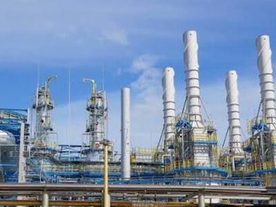 Дроны впервые атаковали завод Газпрома в Сургуте в 2500 км от границы с Украиной.