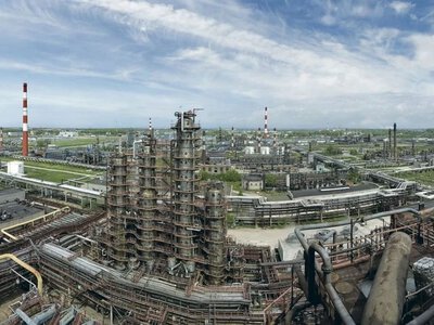 Рязанский НПЗ приостановил работу одной из основных установок после атаки, – Reuters