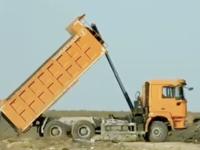  В Актау водителя грузовика оштрафовали за незаконный выброс мусора 