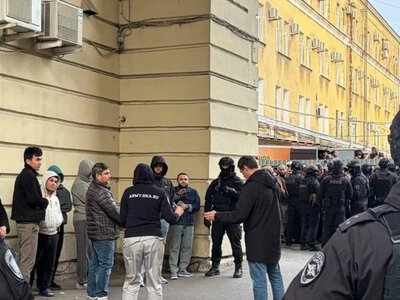 В Санкт-Петербурге силовики устроили рейд с проверкой документов иностранцев